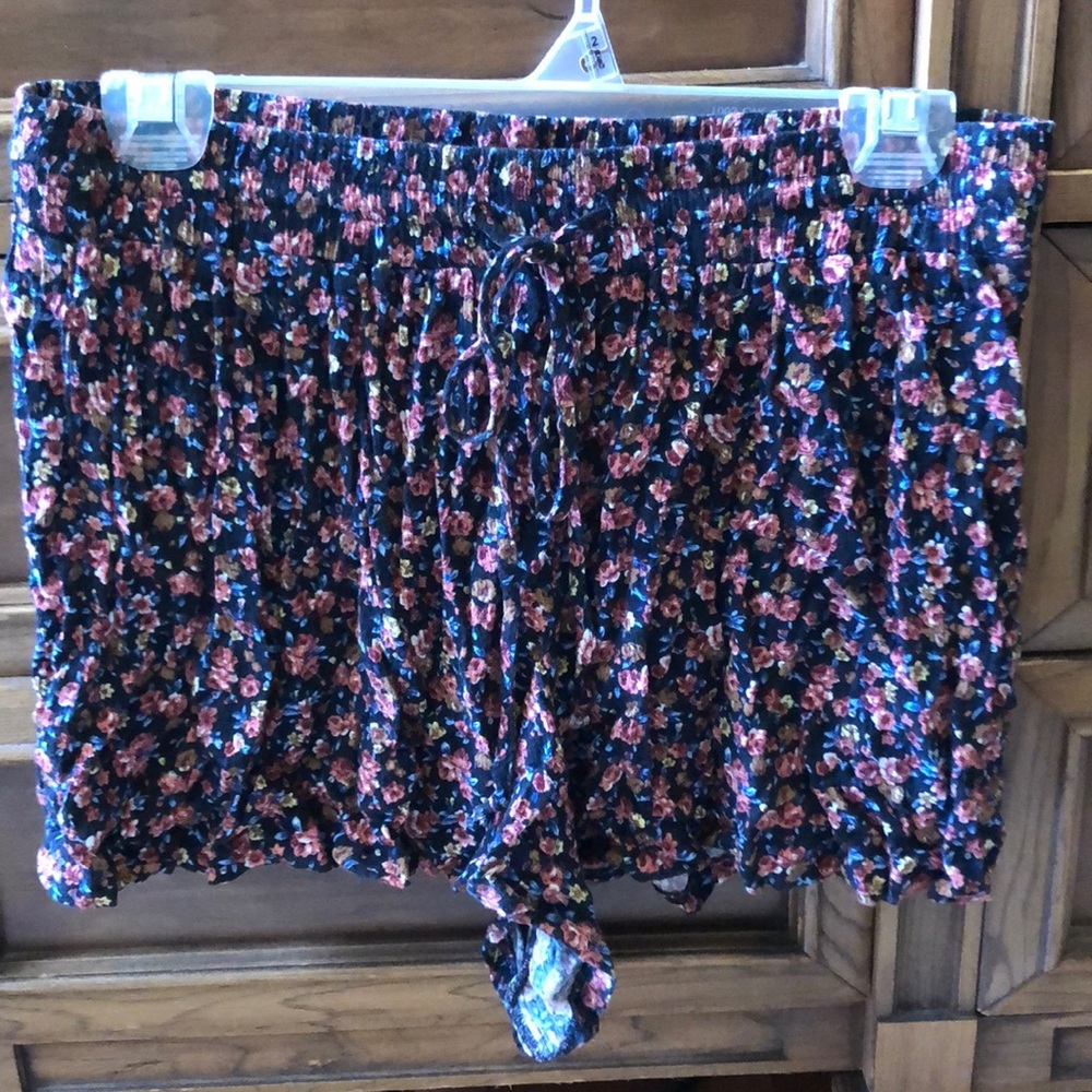 American Eagle High-Waisted Floral Soft Shorts